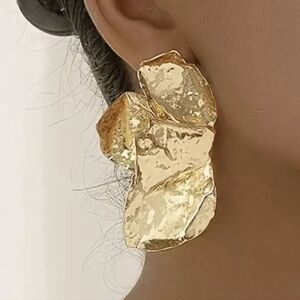 👑🔹️ Atterri 🔹️floral statement  golden tone Metal Earrings